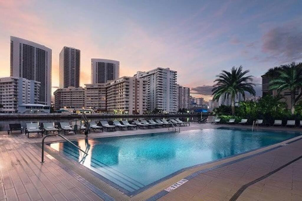 Ocean Views - Pool & Gym - Pet Friendly - Close To Beach Hallandale Beach Exteriér fotografie