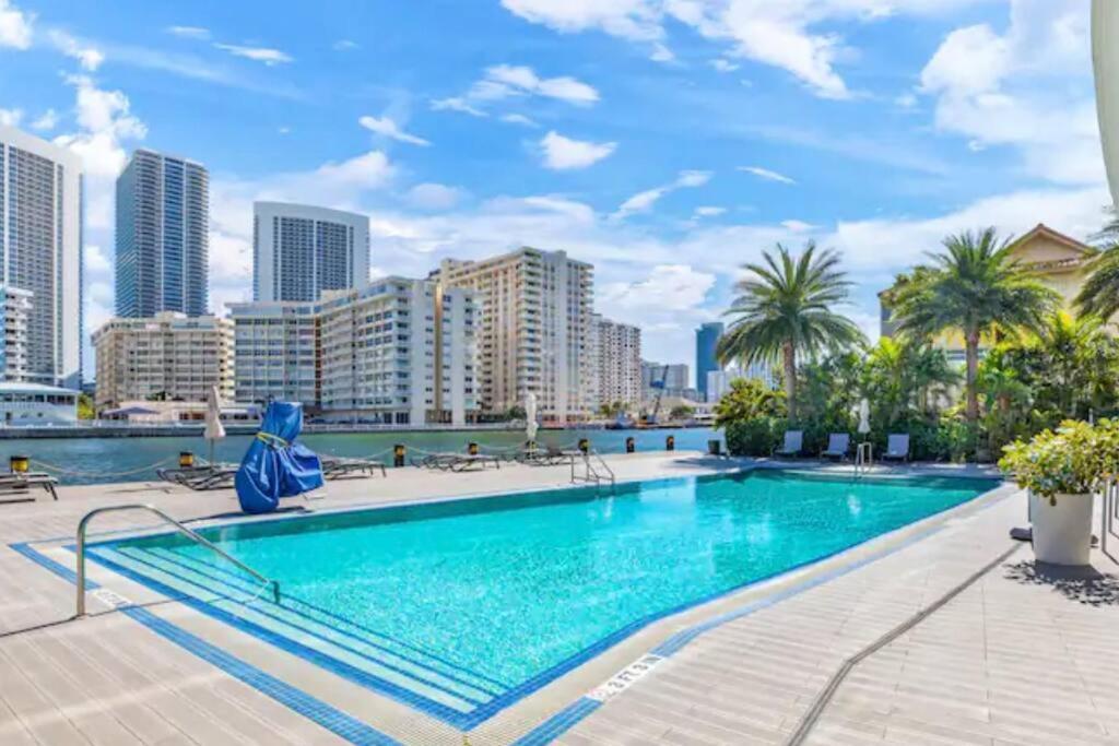 Ocean Views - Pool & Gym - Pet Friendly - Close To Beach Hallandale Beach Exteriér fotografie